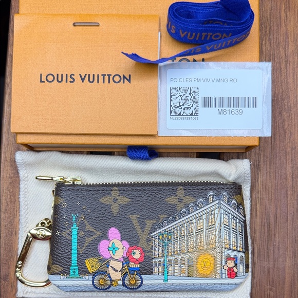 Louis Vuitton Handbags - Louis Vuitton Christmas/Holiday Vivienne
Animation Key Cles Pouch- Paris